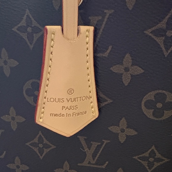 Louis Vuitton Brown Monogram Tote with Tan Handles - Picture 2 of 11